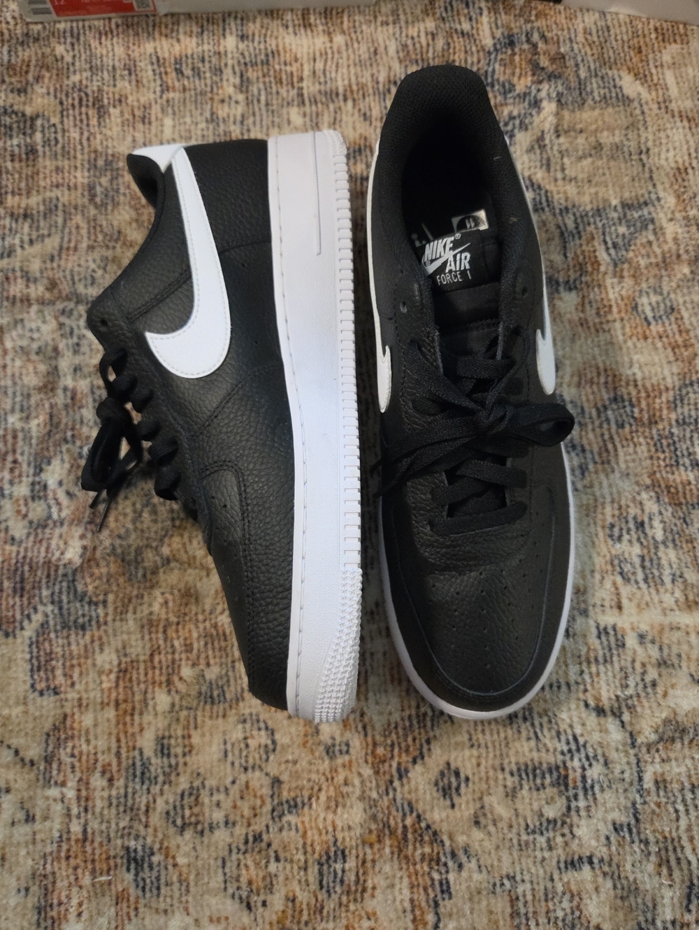 Nike Air Force One Black and White Low-Top Sneakers S. 11 NEW no box